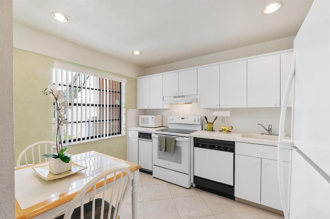 9283 Vista Del Lago_013