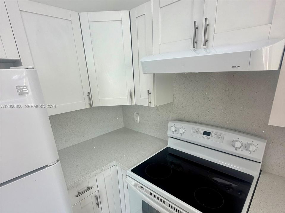 For Rent: $1,900 (1 beds, 1 baths, 3508 Square Feet)