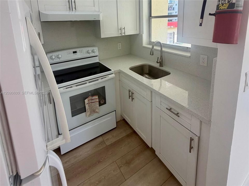 For Rent: $1,900 (1 beds, 1 baths, 3508 Square Feet)