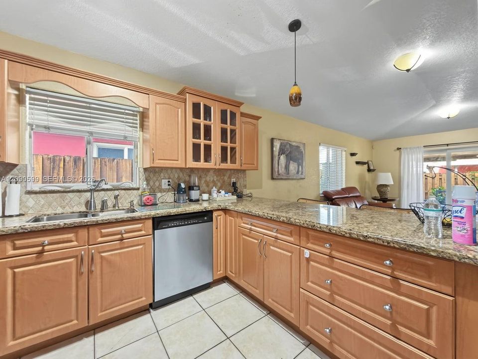 待售: $579,000 (3 贝兹, 2 浴室, 1350 平方英尺)