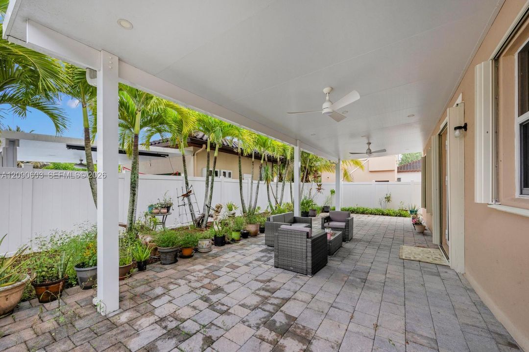 En Venta: $975,000 (5 camas, 4 baños, 3080 Pies cuadrados)