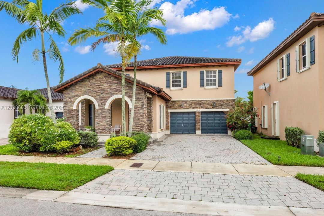 En Venta: $975,000 (5 camas, 4 baños, 3080 Pies cuadrados)