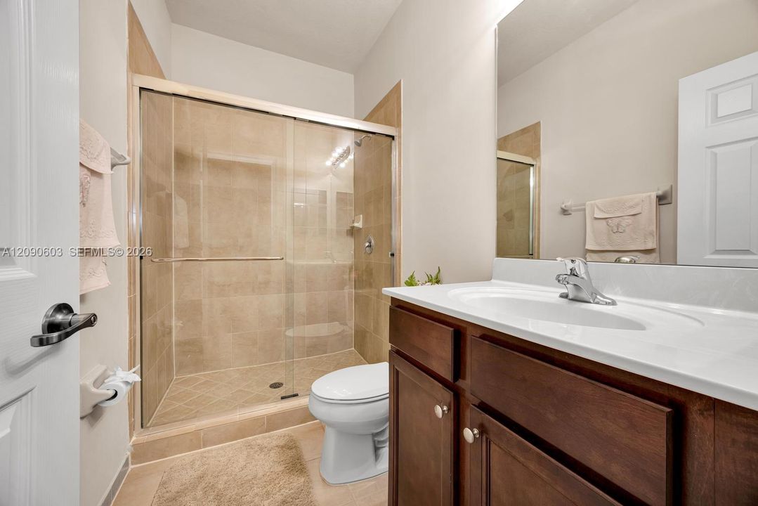 En Venta: $975,000 (5 camas, 4 baños, 3080 Pies cuadrados)