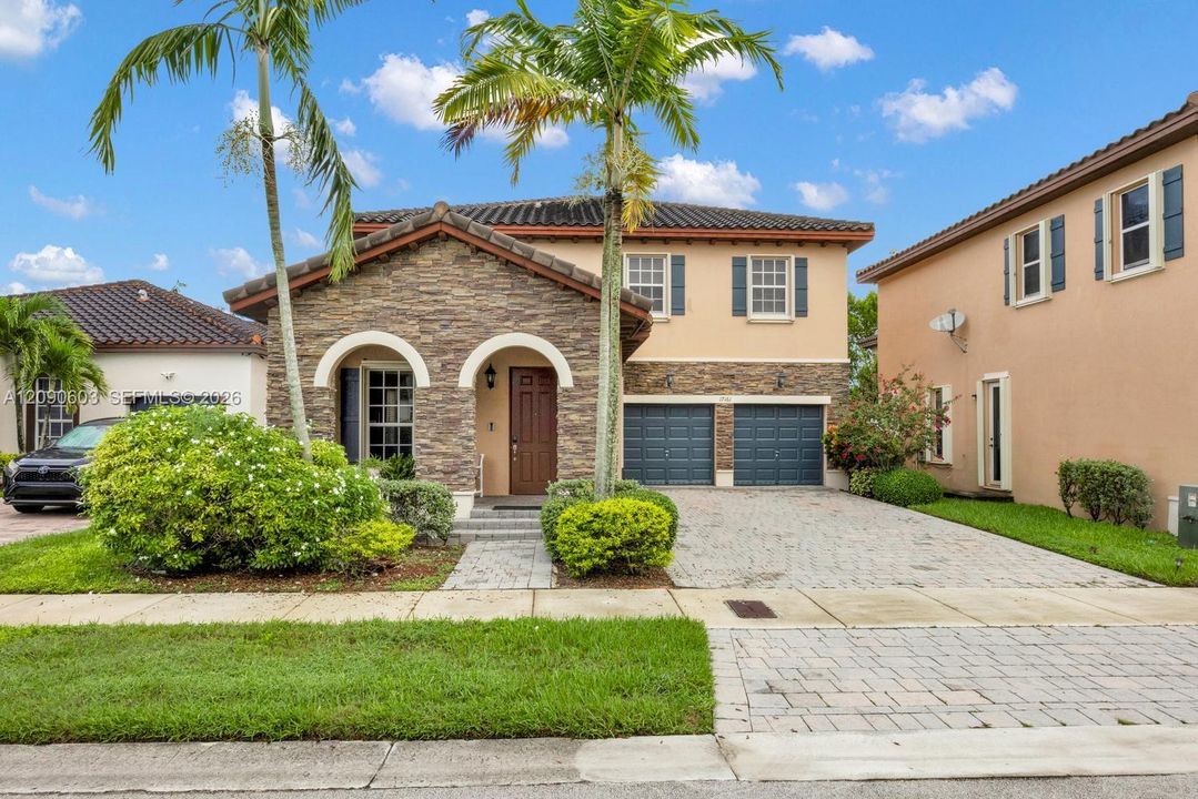 En Venta: $975,000 (5 camas, 4 baños, 3080 Pies cuadrados)