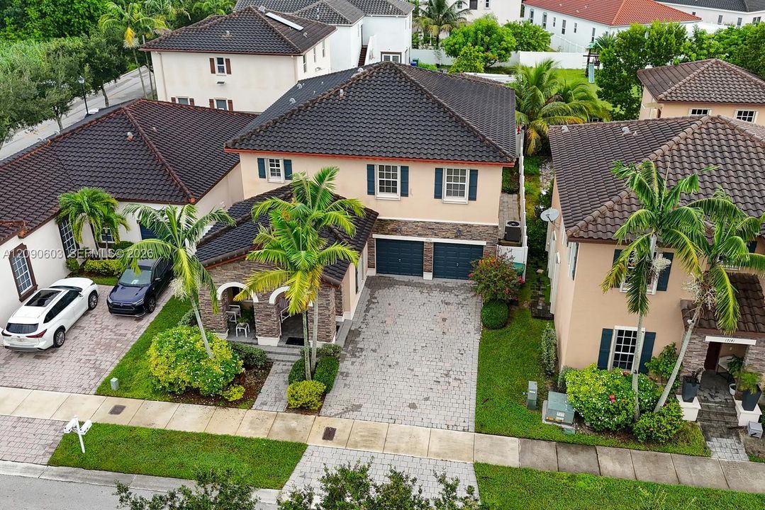 En Venta: $975,000 (5 camas, 4 baños, 3080 Pies cuadrados)