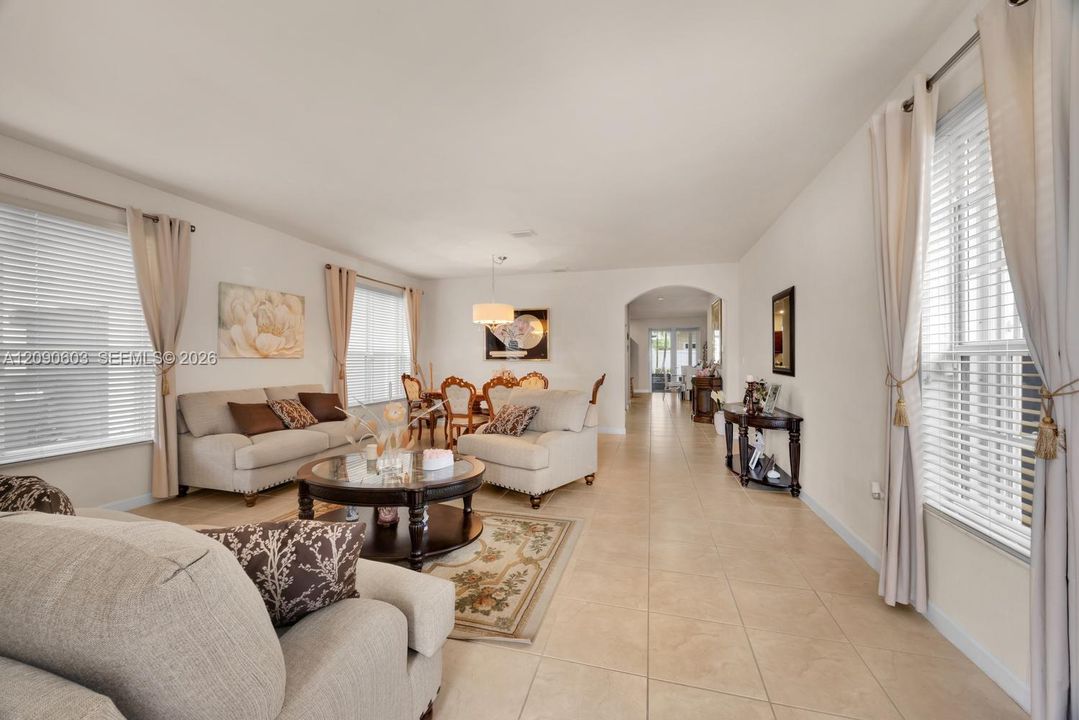 En Venta: $975,000 (5 camas, 4 baños, 3080 Pies cuadrados)