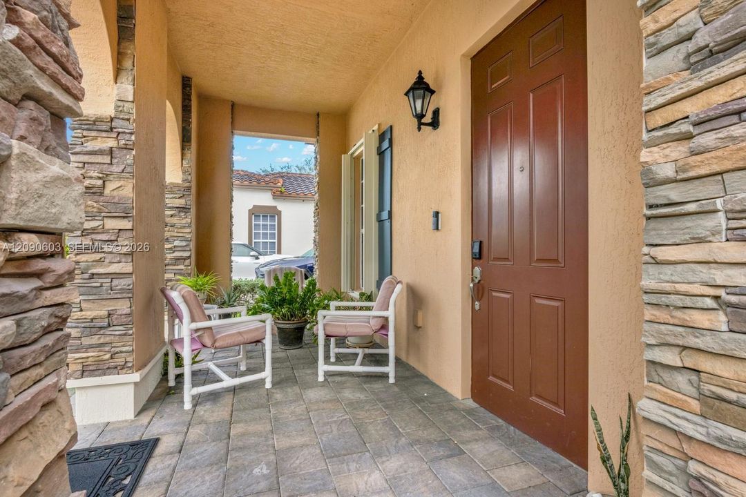 En Venta: $975,000 (5 camas, 4 baños, 3080 Pies cuadrados)
