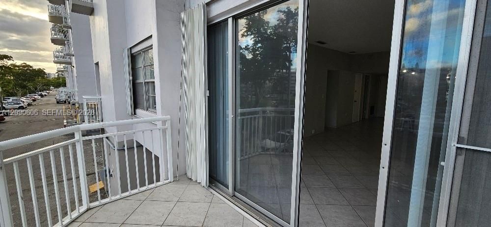 На продажу: $180,000 (1 спален, 1 ванн, 1005 Квадратных фут)