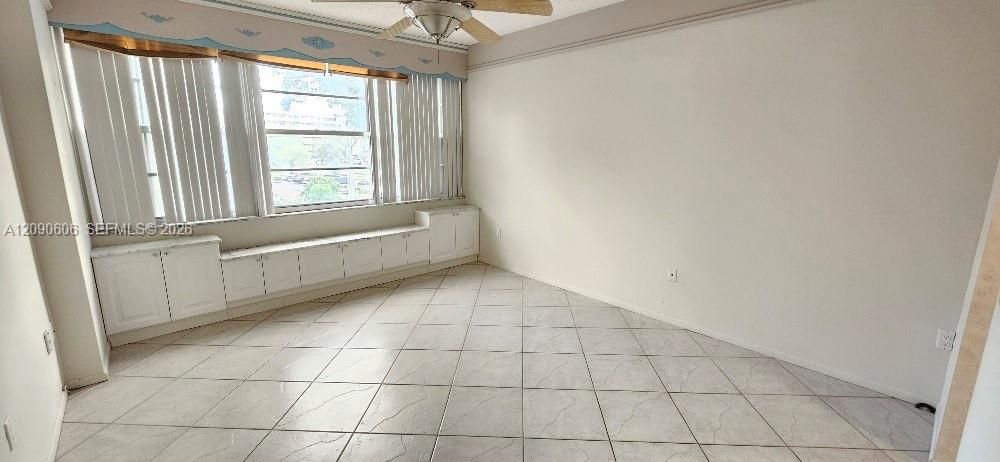 На продажу: $180,000 (1 спален, 1 ванн, 1005 Квадратных фут)
