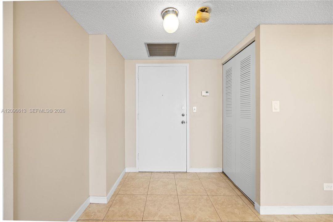En Venta: $350,000 (2 camas, 2 baños, 1087 Pies cuadrados)