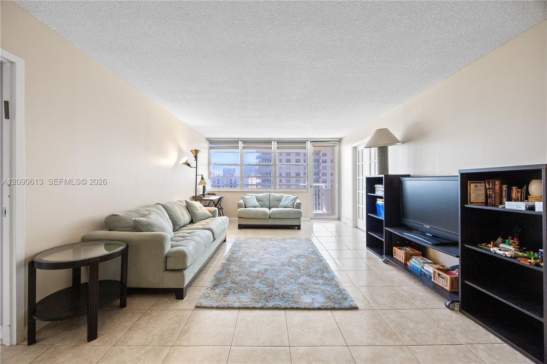 En Venta: $350,000 (2 camas, 2 baños, 1087 Pies cuadrados)