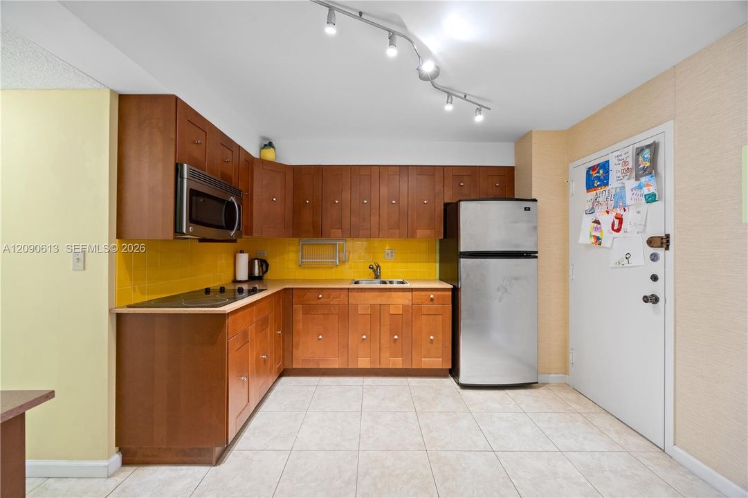 En Venta: $350,000 (2 camas, 2 baños, 1087 Pies cuadrados)