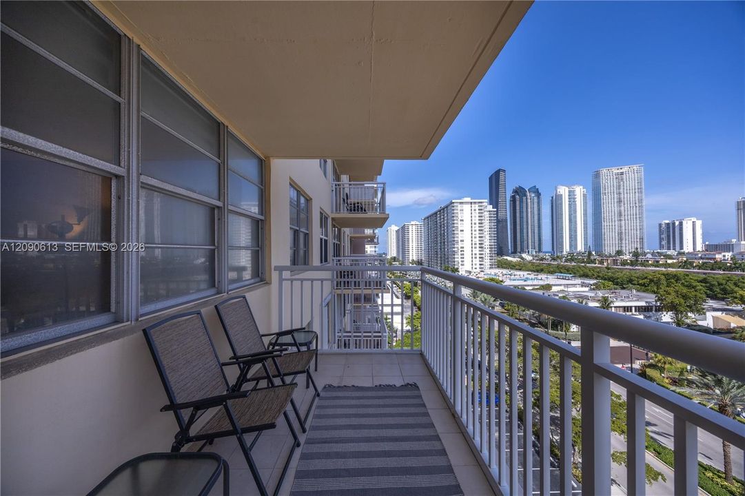En Venta: $350,000 (2 camas, 2 baños, 1087 Pies cuadrados)