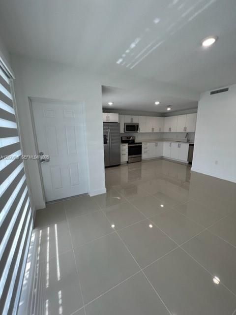 For Rent: $2,950 (4 beds, 3 baths, 1398 Square Feet)