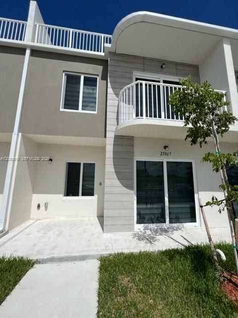 For Rent: $2,950 (4 beds, 3 baths, 1398 Square Feet)