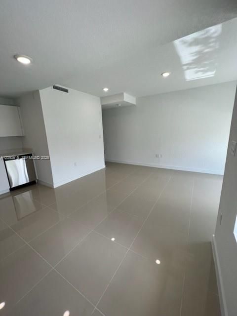 For Rent: $2,950 (4 beds, 3 baths, 1398 Square Feet)