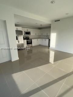 For Rent: $2,950 (4 beds, 3 baths, 1398 Square Feet)