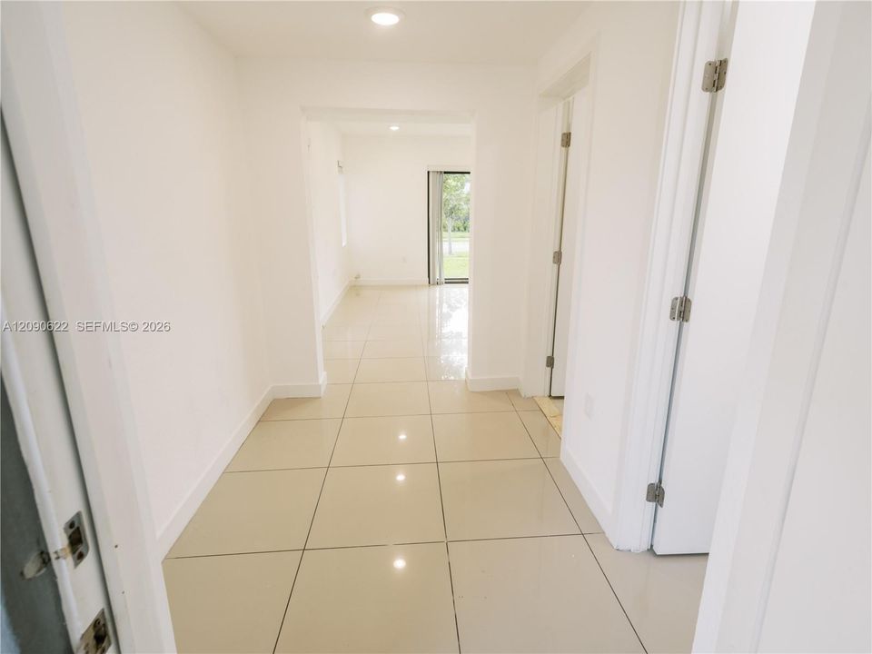 For Sale: $559,000 (5 beds, 4 baths, 1902 Square Feet)