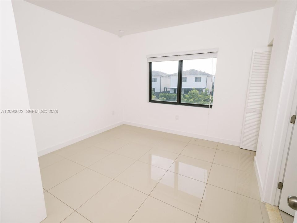 For Sale: $559,000 (5 beds, 4 baths, 1902 Square Feet)