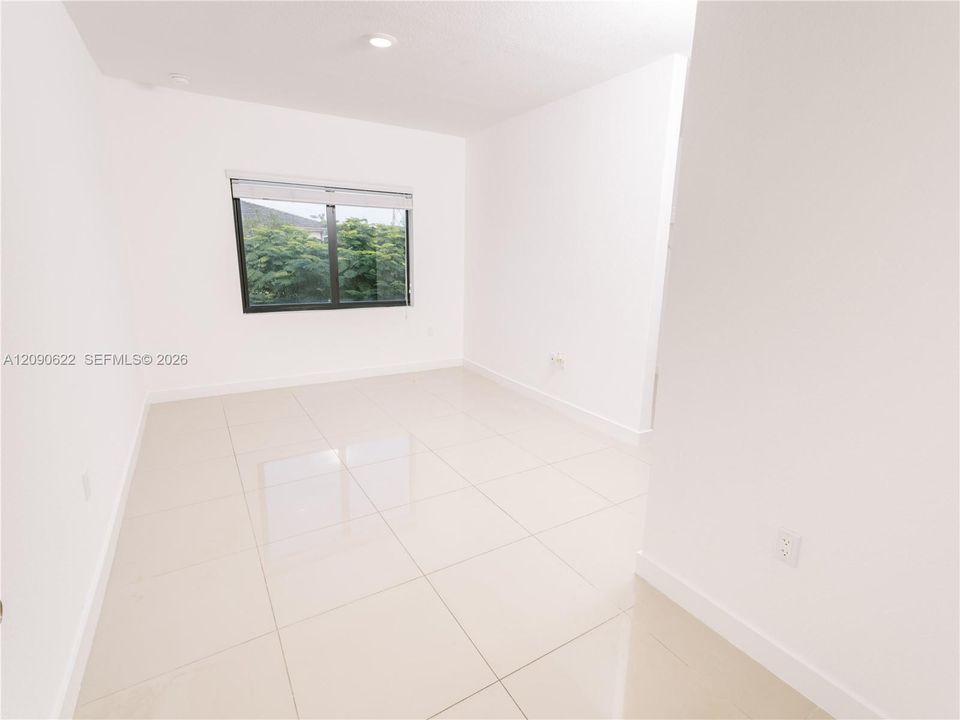 For Sale: $559,000 (5 beds, 4 baths, 1902 Square Feet)