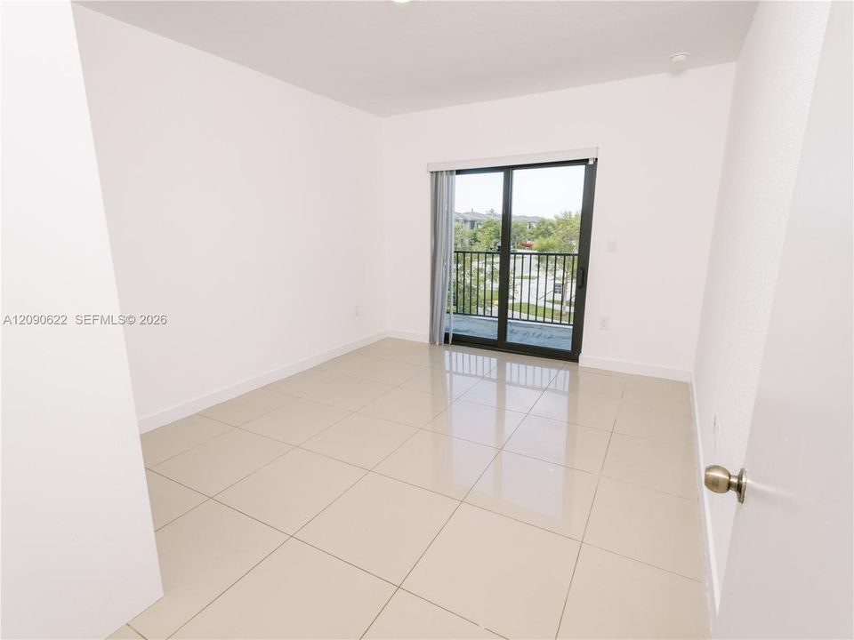 For Sale: $559,000 (5 beds, 4 baths, 1902 Square Feet)