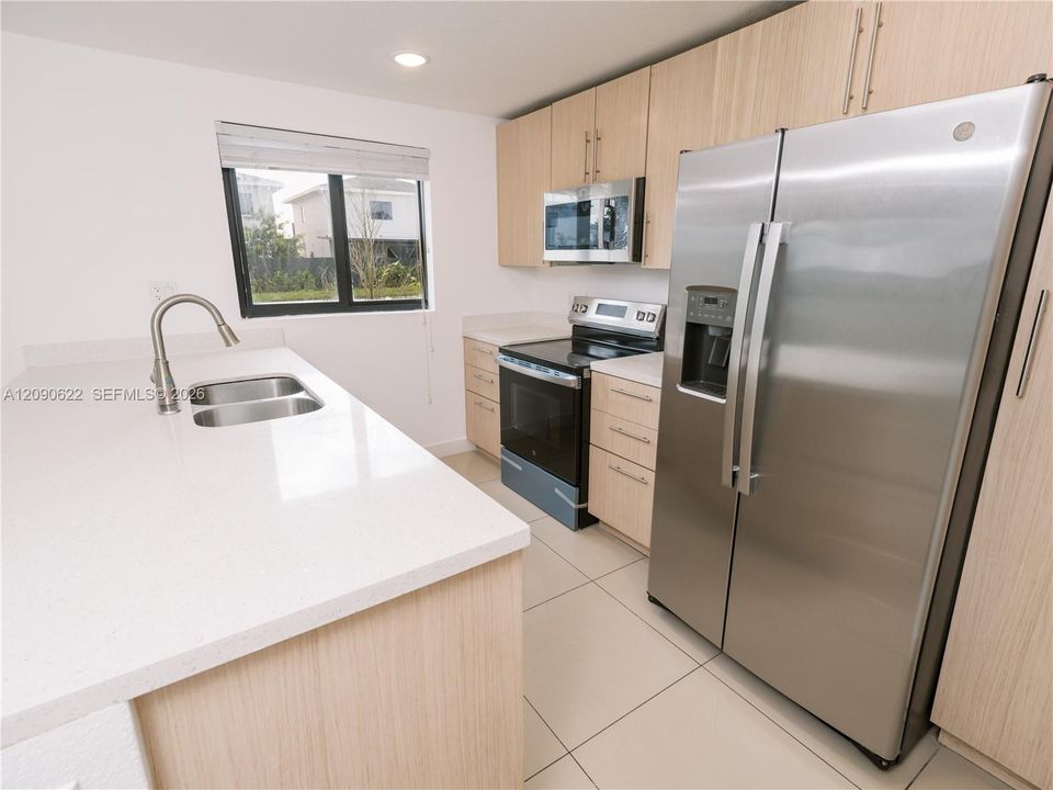 For Sale: $559,000 (5 beds, 4 baths, 1902 Square Feet)