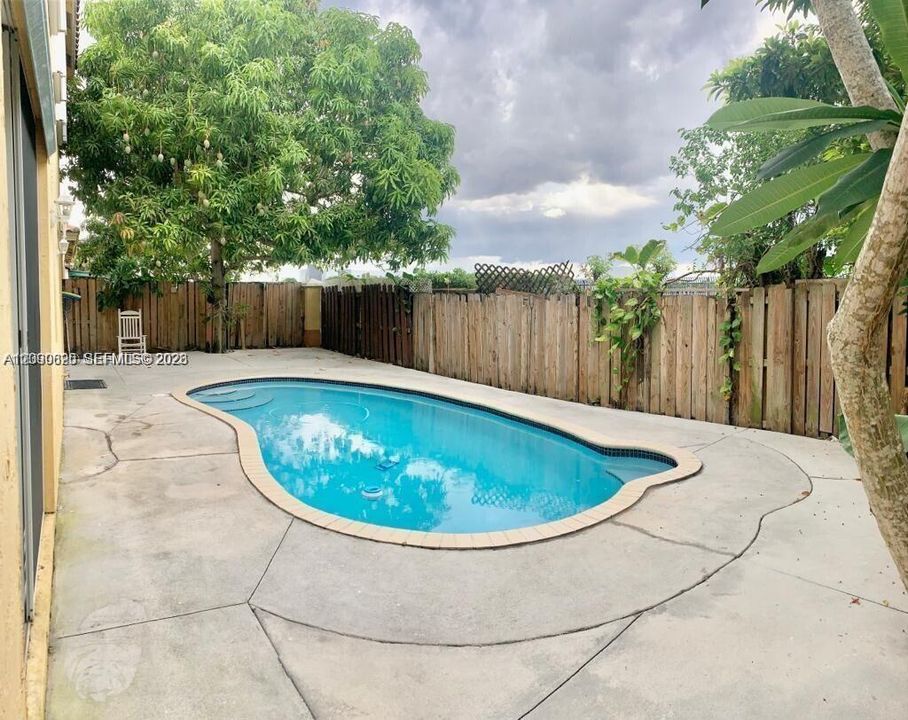 For Rent: $4,250 (5 beds, 3 baths, 2444 Square Feet)