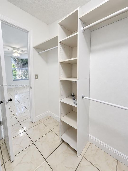 For Sale: $280,000 (2 beds, 2 baths, 1026 Square Feet)