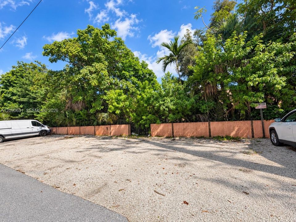 For Sale: $280,000 (2 beds, 2 baths, 1026 Square Feet)