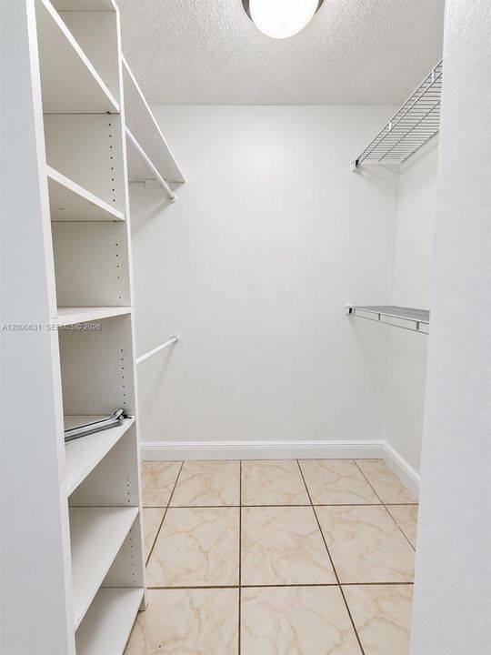 For Sale: $280,000 (2 beds, 2 baths, 1026 Square Feet)