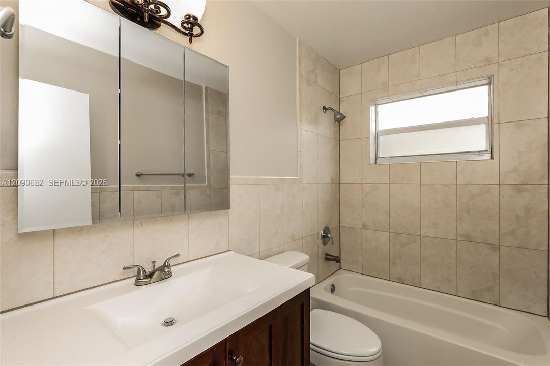 В аренду: $3,125 (3 спален, 2 ванн, 1698 Квадратных фут)