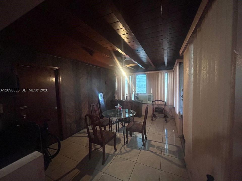На продажу: $250,000 (2 спален, 1 ванн, 1150 Квадратных фут)
