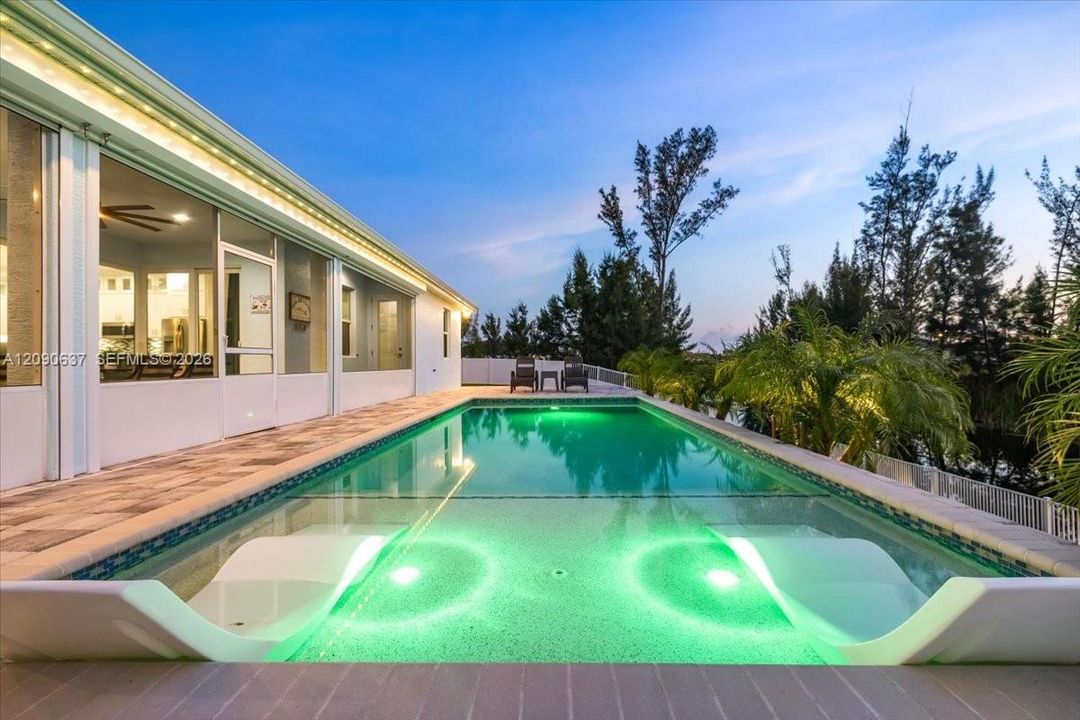 En Venta: $870,000 (4 camas, 2 baños, 2002 Pies cuadrados)