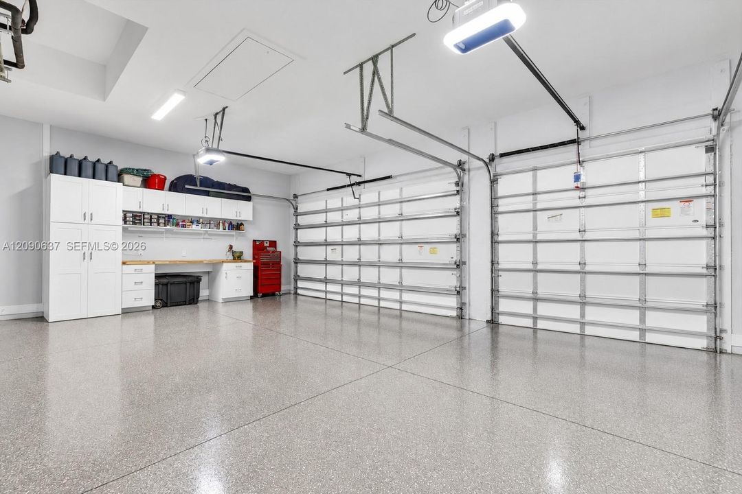 En Venta: $870,000 (4 camas, 2 baños, 2002 Pies cuadrados)