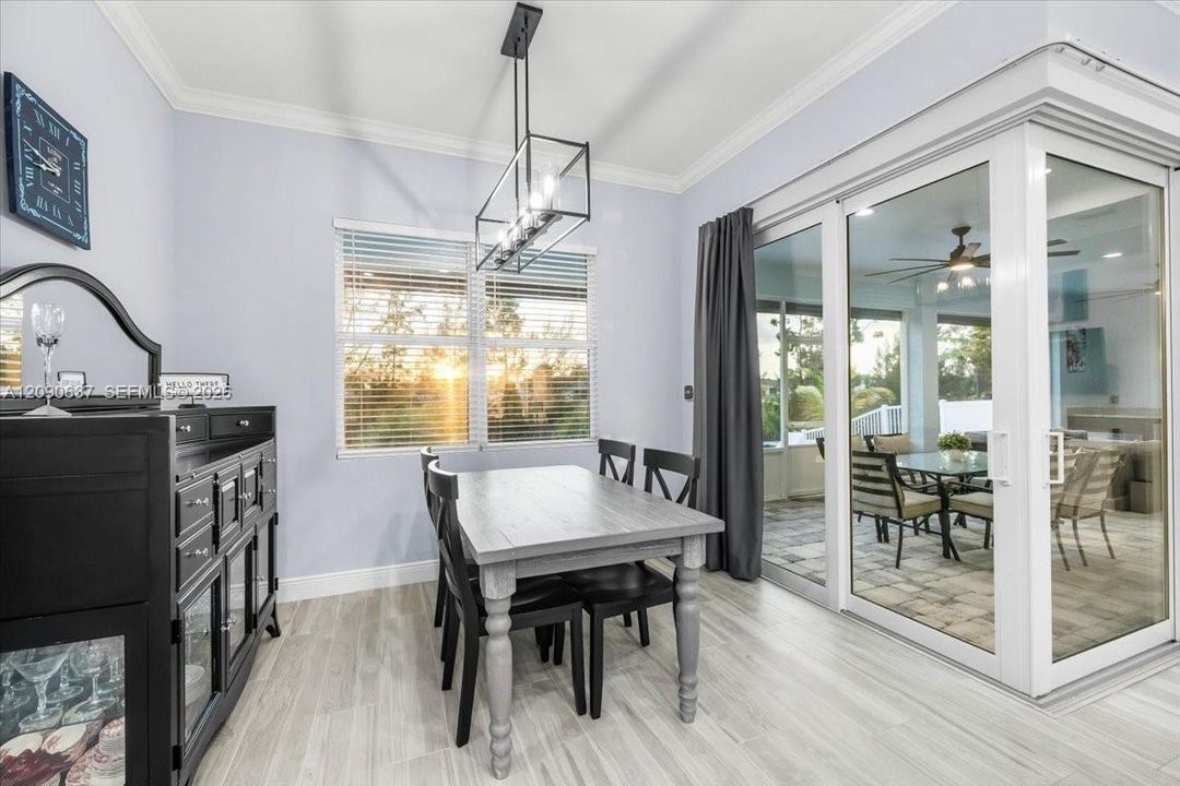 En Venta: $870,000 (4 camas, 2 baños, 2002 Pies cuadrados)
