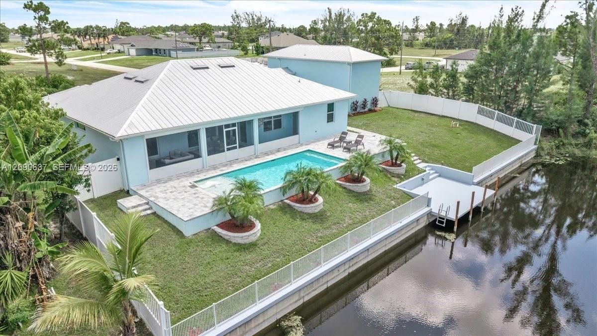 En Venta: $870,000 (4 camas, 2 baños, 2002 Pies cuadrados)