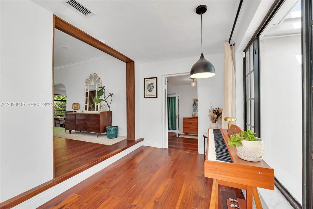 For Sale: $895,000 (3 beds, 2 baths, 1576 Square Feet)
