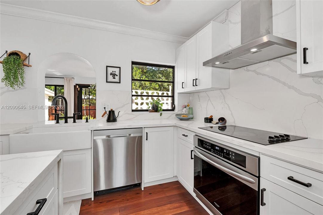 For Sale: $895,000 (3 beds, 2 baths, 1576 Square Feet)