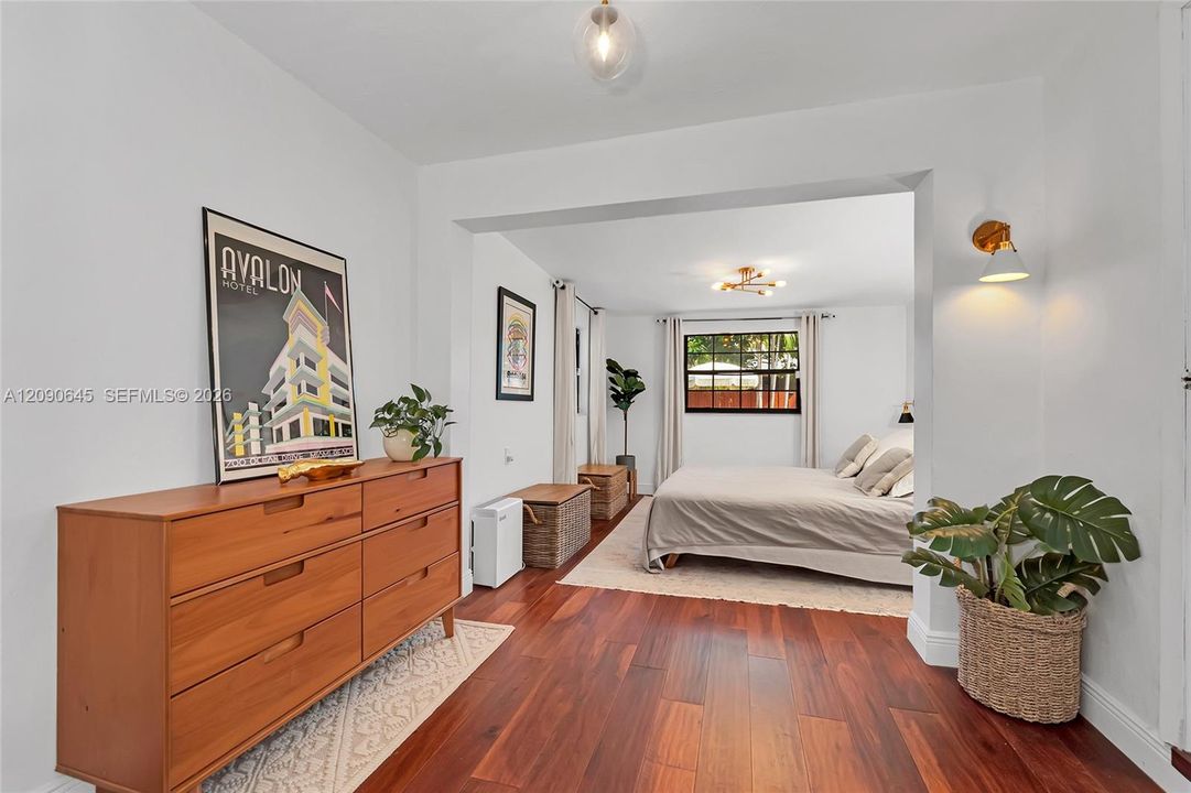 For Sale: $895,000 (3 beds, 2 baths, 1576 Square Feet)