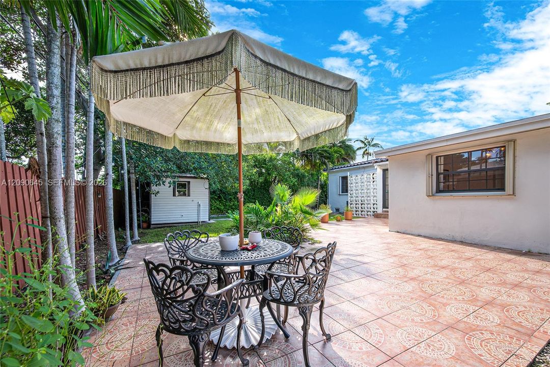 For Sale: $895,000 (3 beds, 2 baths, 1576 Square Feet)