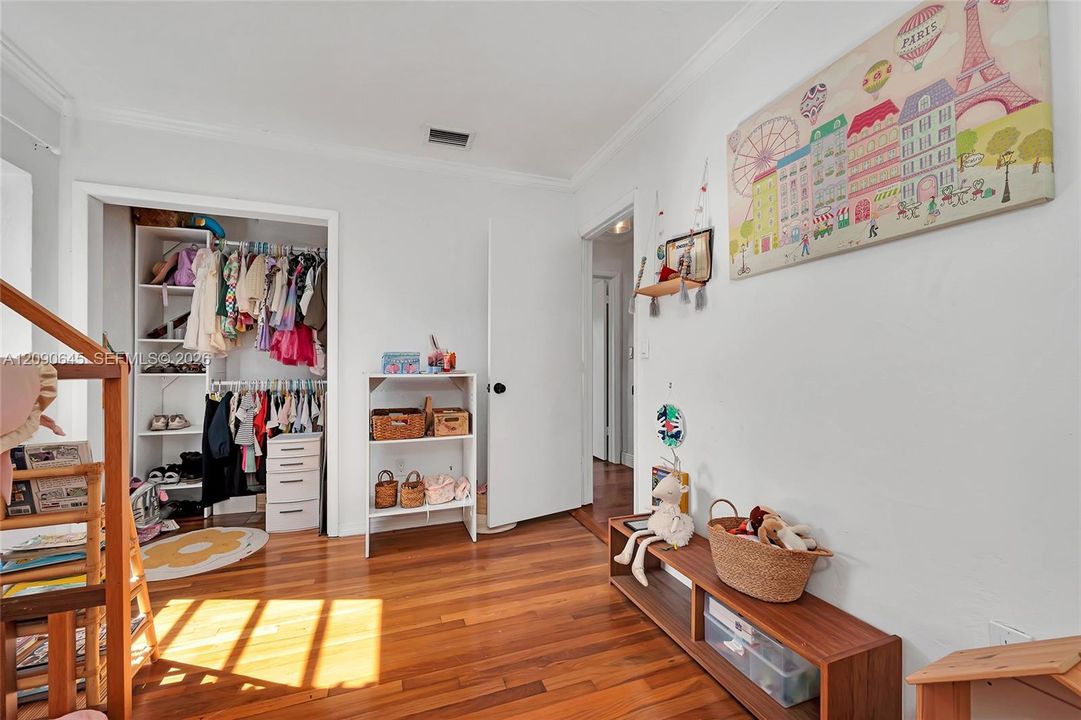 For Sale: $895,000 (3 beds, 2 baths, 1576 Square Feet)