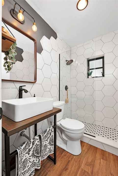 For Sale: $895,000 (3 beds, 2 baths, 1576 Square Feet)