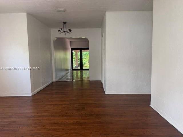 For Rent: $3,000 (3 beds, 1 baths, 1200 Square Feet)