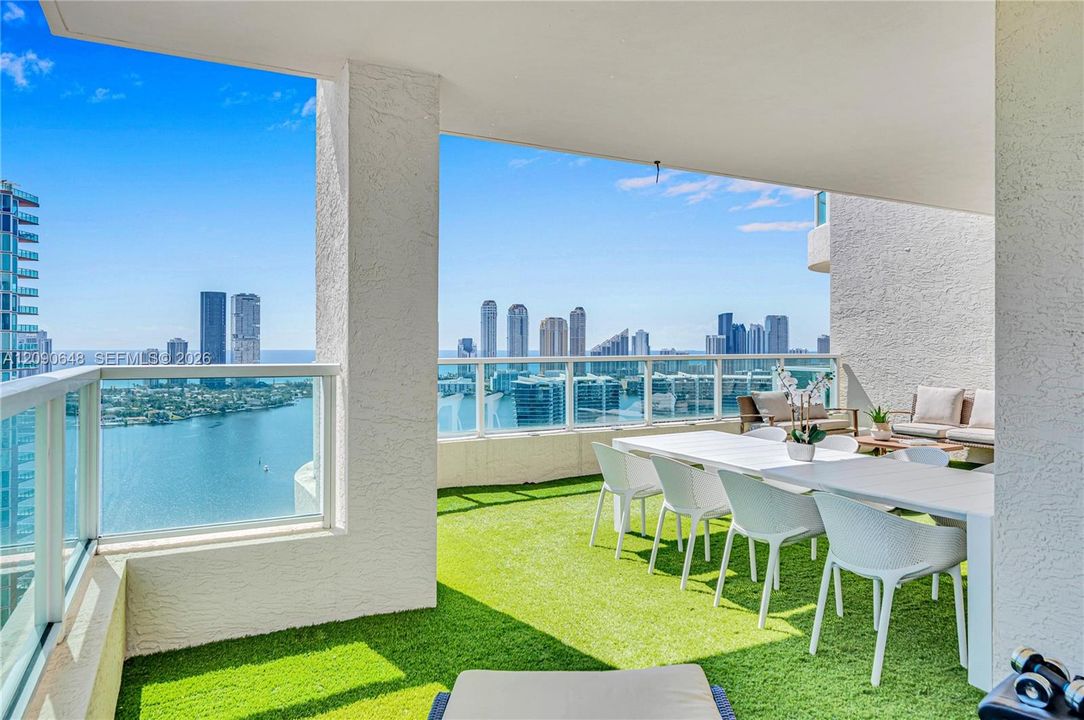 En Venta: $2,495,000 (3 camas, 3 baños, 3001 Pies cuadrados)