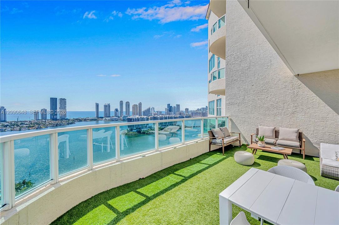En Venta: $2,495,000 (3 camas, 3 baños, 3001 Pies cuadrados)