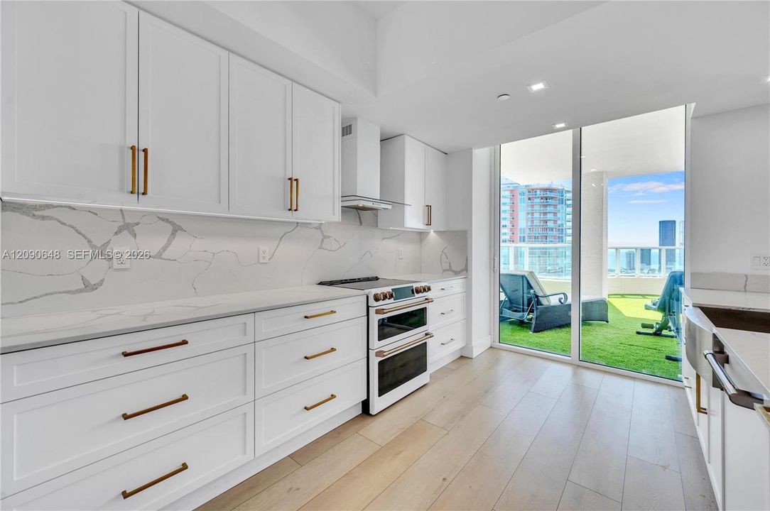 En Venta: $2,495,000 (3 camas, 3 baños, 3001 Pies cuadrados)