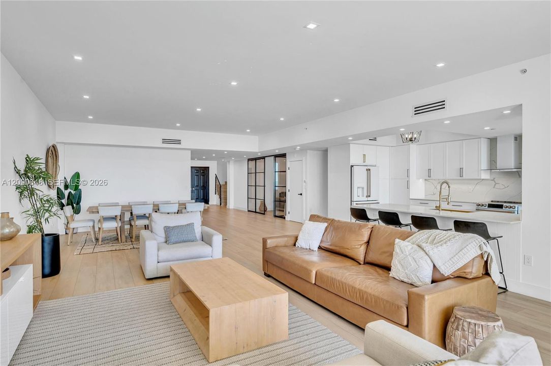 En Venta: $2,495,000 (3 camas, 3 baños, 3001 Pies cuadrados)