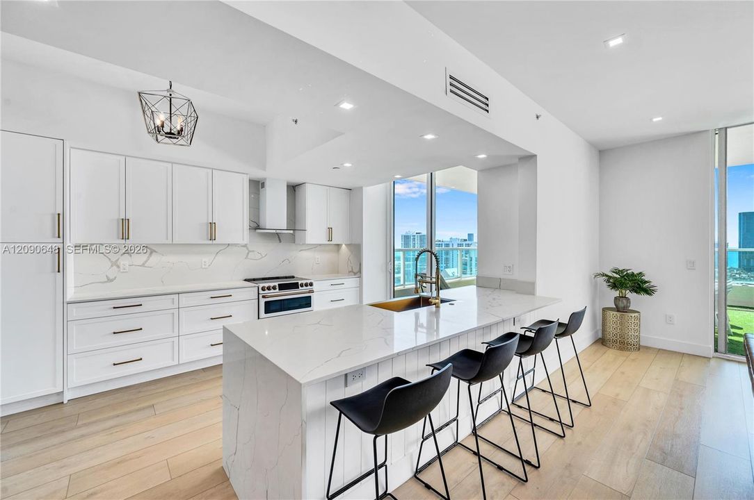 En Venta: $2,495,000 (3 camas, 3 baños, 3001 Pies cuadrados)