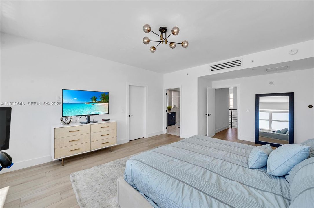 En Venta: $2,495,000 (3 camas, 3 baños, 3001 Pies cuadrados)