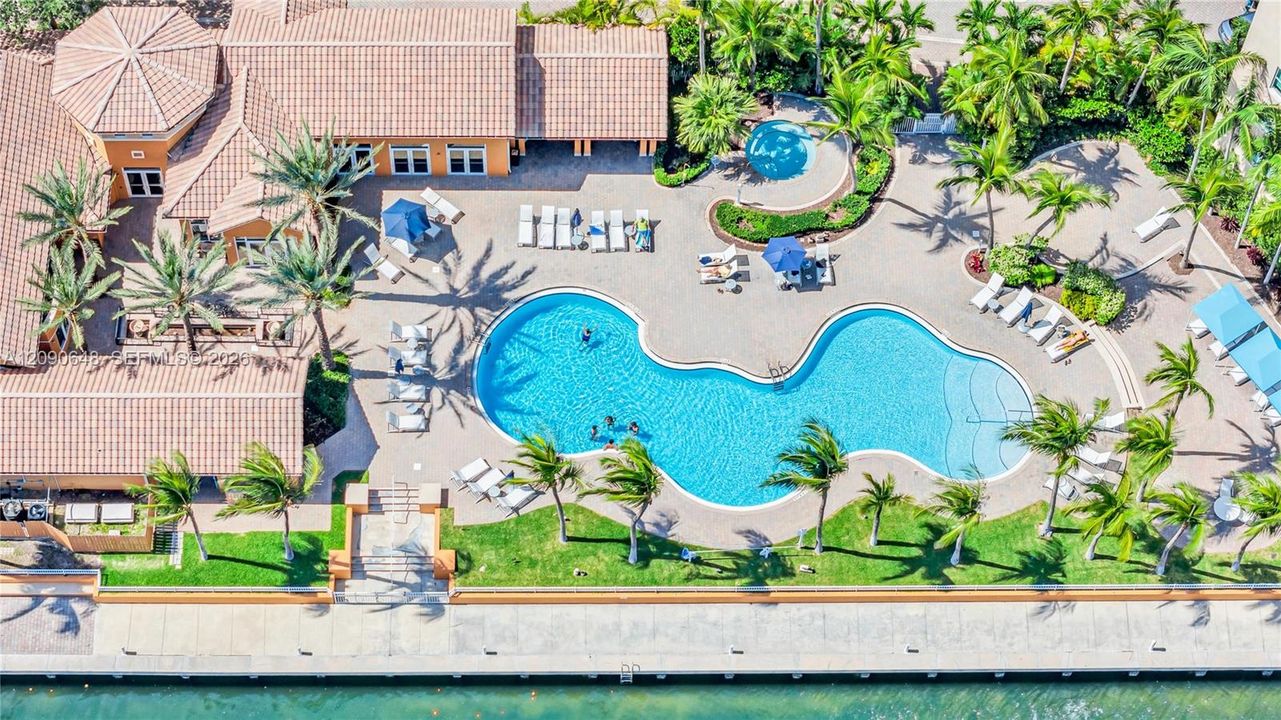 En Venta: $2,495,000 (3 camas, 3 baños, 3001 Pies cuadrados)